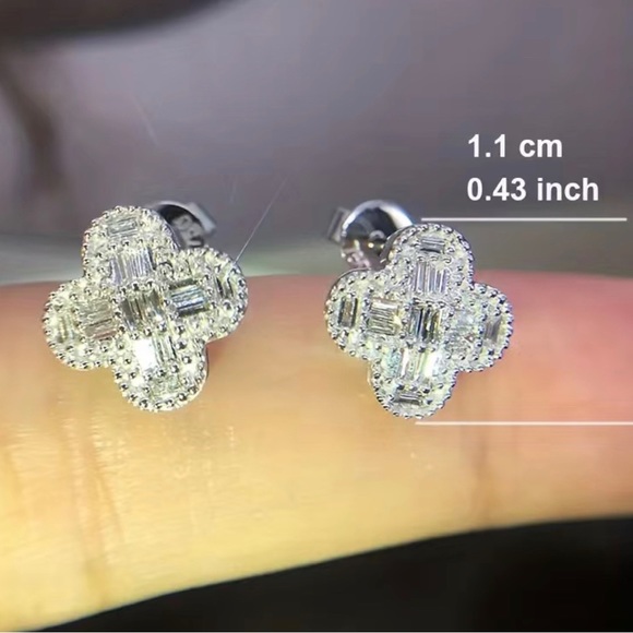 NEW Exquisite Flower Clover Stud Earrings SILVER - Picture 9 of 9